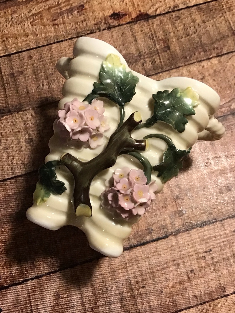 ♥️5/25$ Porcelain Vase with Pink Floral Appliqué